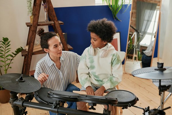 Cours de batterie : apprenez à jouer chez vous facilement !
